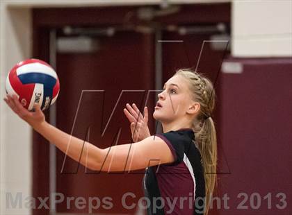 Thumbnail 2 in Farmington vs. E.O. Smith (CIAC Class L Quarterfinal) photogallery.