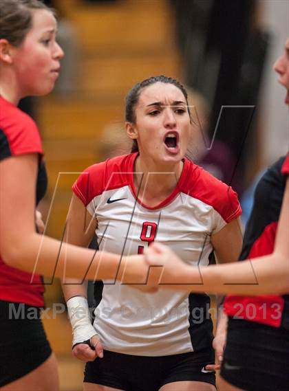 Thumbnail 1 in Farmington vs. E.O. Smith (CIAC Class L Quarterfinal) photogallery.