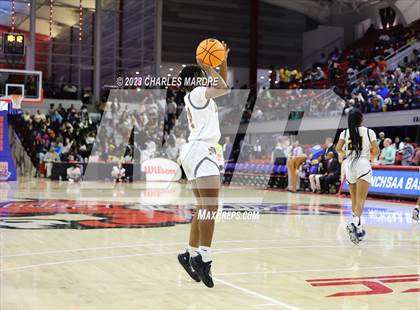 Thumbnail 3 in West Rowan vs. Rocky Mount (NCHSAA 3A Final) photogallery.