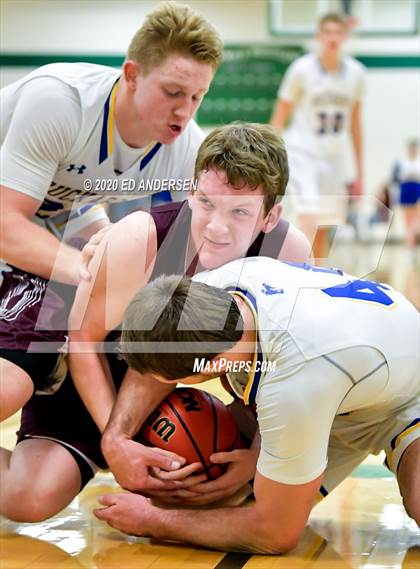 Thumbnail 2 in Lowry vs. Dayton (NIAA 3A Northern Quarterfinals) photogallery.