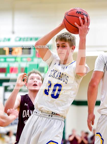 Thumbnail 3 in Lowry vs. Dayton (NIAA 3A Northern Quarterfinals) photogallery.