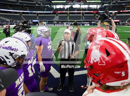 Thumbnail 3 in Albany vs. Mart (UIL Football 2A D2 Final) photogallery.