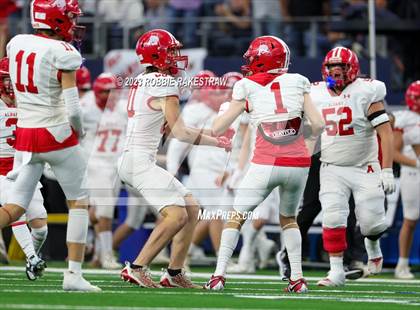 Thumbnail 2 in Albany vs. Mart (UIL Football 2A D2 Final) photogallery.