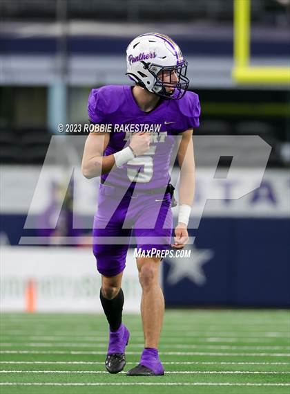 Thumbnail 2 in Albany vs. Mart (UIL Football 2A D2 Final) photogallery.