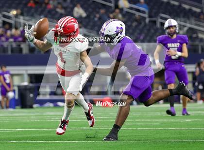 Thumbnail 2 in Albany vs. Mart (UIL Football 2A D2 Final) photogallery.