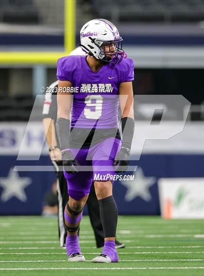 Thumbnail 3 in Albany vs. Mart (UIL Football 2A D2 Final) photogallery.