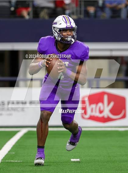 Thumbnail 1 in Albany vs. Mart (UIL Football 2A D2 Final) photogallery.