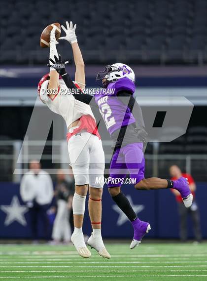 Thumbnail 3 in Albany vs. Mart (UIL Football 2A D2 Final) photogallery.