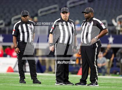 Thumbnail 2 in Albany vs. Mart (UIL Football 2A D2 Final) photogallery.