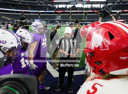 Thumbnail 2 in Albany vs. Mart (UIL Football 2A D2 Final) photogallery.