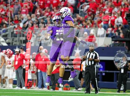 Thumbnail 2 in Albany vs. Mart (UIL Football 2A D2 Final) photogallery.