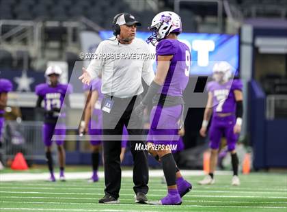 Thumbnail 1 in Albany vs. Mart (UIL Football 2A D2 Final) photogallery.