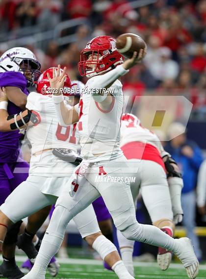 Thumbnail 1 in Albany vs. Mart (UIL Football 2A D2 Final) photogallery.