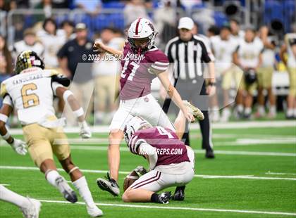 Thumbnail 2 in Calhoun vs Davenport (UIL 4A Region 4 Division 1 Quarterfinal) photogallery.