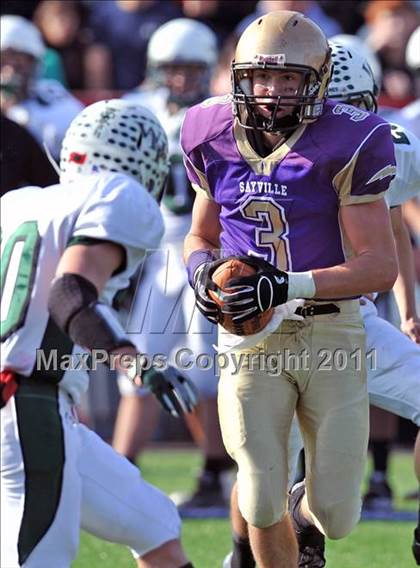 Thumbnail 1 in Westhampton Beach vs. Sayville (Section XI Division III Final) photogallery.