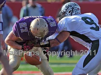 Thumbnail 3 in Westhampton Beach vs. Sayville (Section XI Division III Final) photogallery.