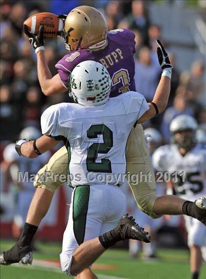 Thumbnail 3 in Westhampton Beach vs. Sayville (Section XI Division III Final) photogallery.
