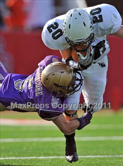 Thumbnail 3 in Westhampton Beach vs. Sayville (Section XI Division III Final) photogallery.