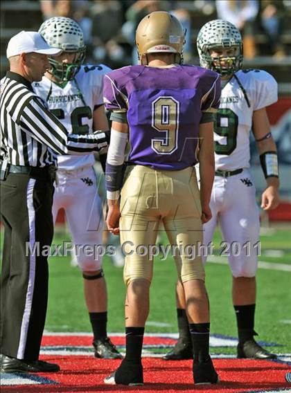 Thumbnail 3 in Westhampton Beach vs. Sayville (Section XI Division III Final) photogallery.