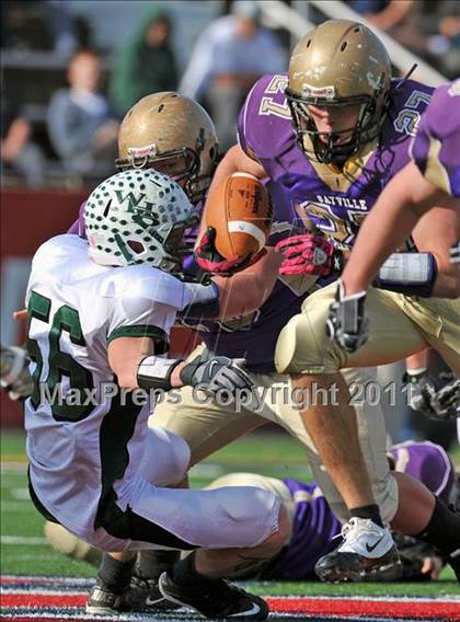 Thumbnail 3 in Westhampton Beach vs. Sayville (Section XI Division III Final) photogallery.