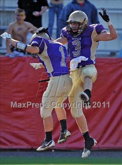 Thumbnail 1 in Westhampton Beach vs. Sayville (Section XI Division III Final) photogallery.