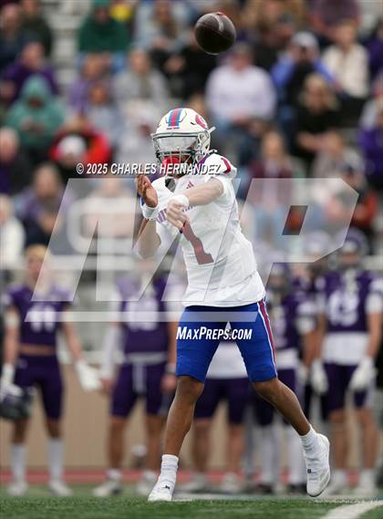 Thumbnail 3 in Boerne vs. Gregory-Portland (UIL 5A D2 Football Regional) photogallery.