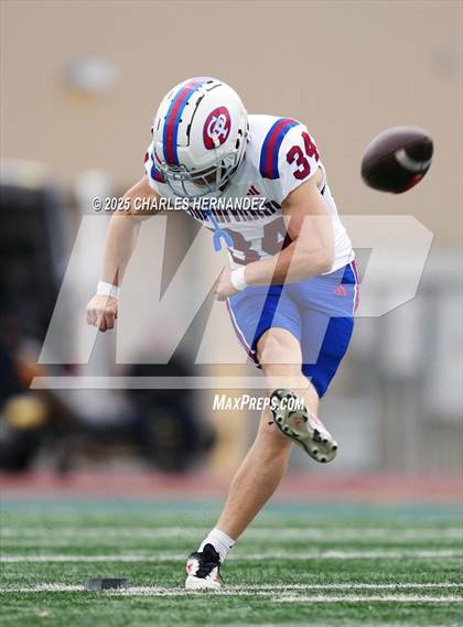 Thumbnail 3 in Boerne vs. Gregory-Portland (UIL 5A D2 Football Regional) photogallery.