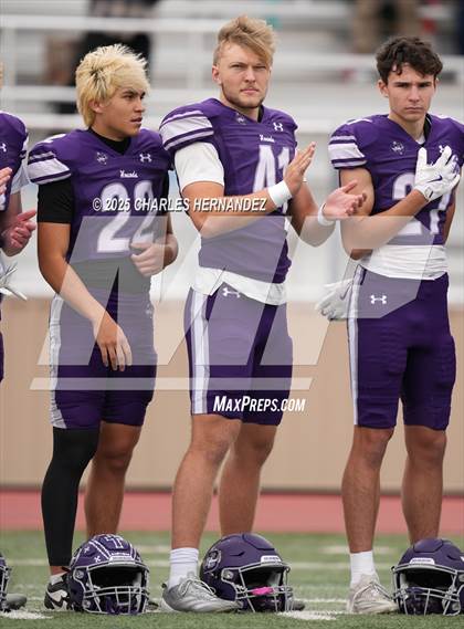 Thumbnail 1 in Boerne vs. Gregory-Portland (UIL 5A D2 Football Regional) photogallery.