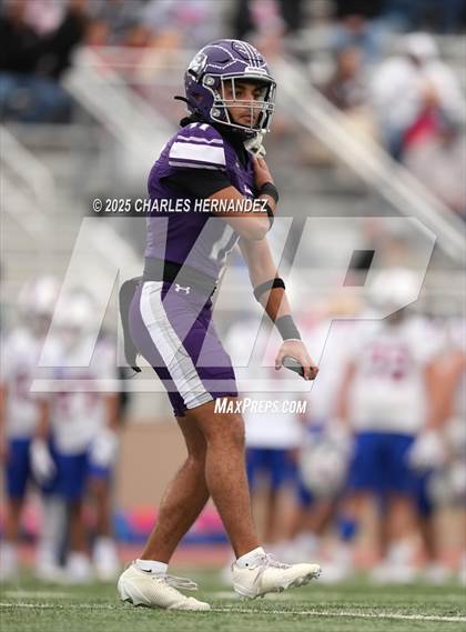 Thumbnail 2 in Boerne vs. Gregory-Portland (UIL 5A D2 Football Regional) photogallery.
