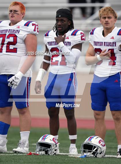 Thumbnail 3 in Boerne vs. Gregory-Portland (UIL 5A D2 Football Regional) photogallery.