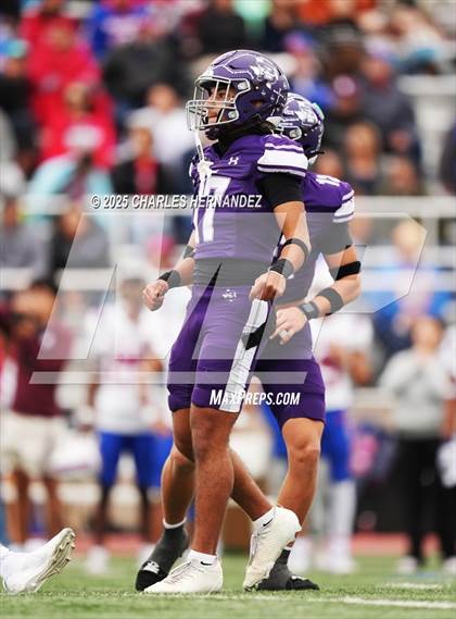 Thumbnail 1 in Boerne vs. Gregory-Portland (UIL 5A D2 Football Regional) photogallery.