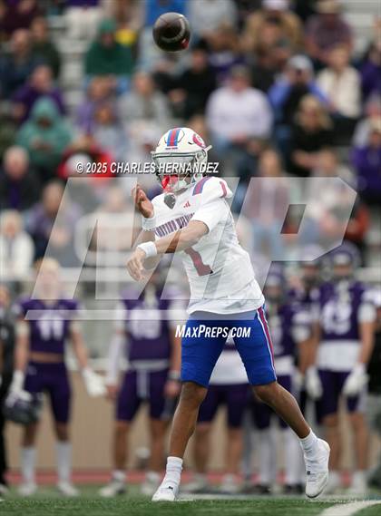 Thumbnail 1 in Boerne vs. Gregory-Portland (UIL 5A D2 Football Regional) photogallery.