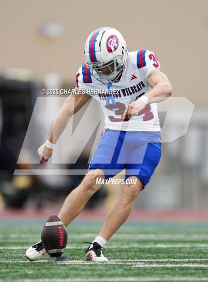 Thumbnail 1 in Boerne vs. Gregory-Portland (UIL 5A D2 Football Regional) photogallery.