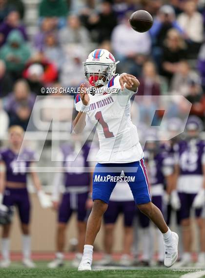 Thumbnail 2 in Boerne vs. Gregory-Portland (UIL 5A D2 Football Regional) photogallery.