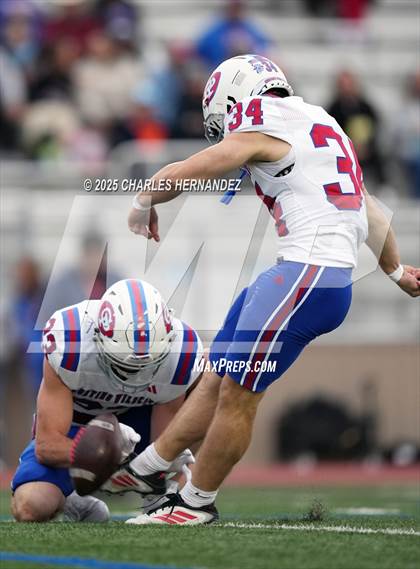 Thumbnail 3 in Boerne vs. Gregory-Portland (UIL 5A D2 Football Regional) photogallery.