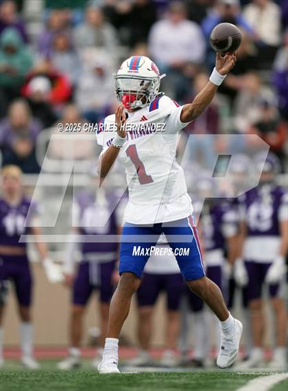 Thumbnail 1 in Boerne vs. Gregory-Portland (UIL 5A D2 Football Regional) photogallery.