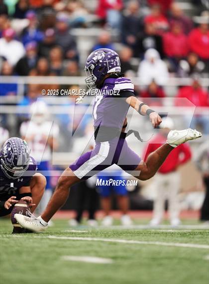 Thumbnail 2 in Boerne vs. Gregory-Portland (UIL 5A D2 Football Regional) photogallery.