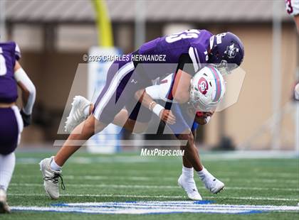 Thumbnail 2 in Boerne vs. Gregory-Portland (UIL 5A D2 Football Regional) photogallery.