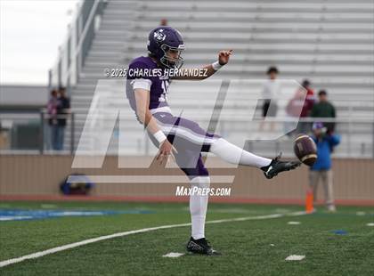 Thumbnail 2 in Boerne vs. Gregory-Portland (UIL 5A D2 Football Regional) photogallery.