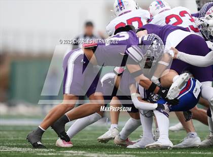 Thumbnail 3 in Boerne vs. Gregory-Portland (UIL 5A D2 Football Regional) photogallery.