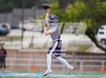 Thumbnail 2 in Boerne vs. Gregory-Portland (UIL 5A D2 Football Regional) photogallery.
