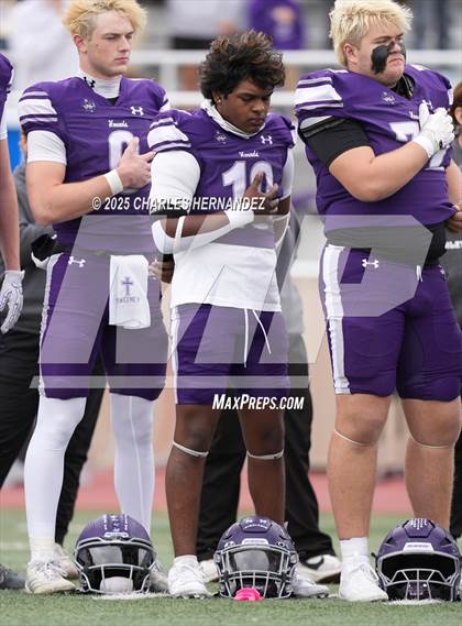 Thumbnail 1 in Boerne vs. Gregory-Portland (UIL 5A D2 Football Regional) photogallery.