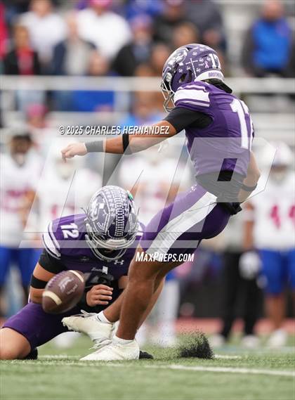 Thumbnail 3 in Boerne vs. Gregory-Portland (UIL 5A D2 Football Regional) photogallery.