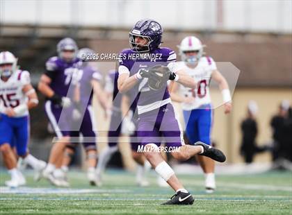 Thumbnail 3 in Boerne vs. Gregory-Portland (UIL 5A D2 Football Regional) photogallery.