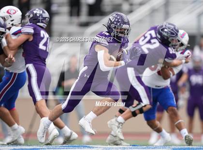 Thumbnail 2 in Boerne vs. Gregory-Portland (UIL 5A D2 Football Regional) photogallery.