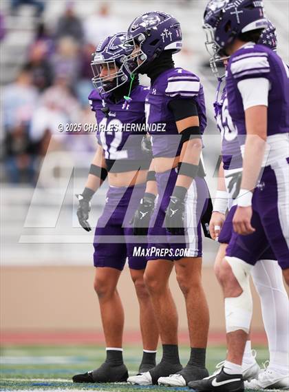 Thumbnail 2 in Boerne vs. Gregory-Portland (UIL 5A D2 Football Regional) photogallery.