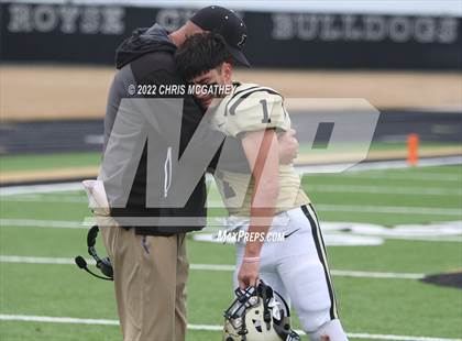 Thumbnail 2 in Palmer vs Gunter (UIL Class 3A Division II Regional Semifinal) photogallery.