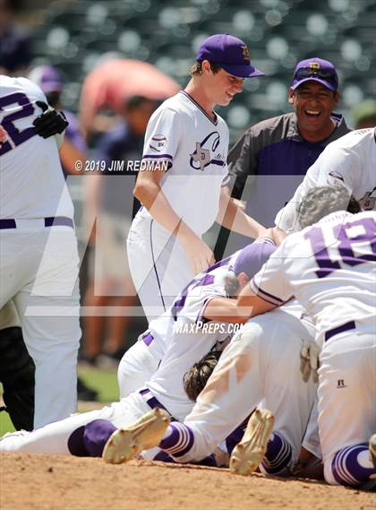 Thumbnail 3 in New Home vs. D'Hanis (UIL 1A Final) photogallery.