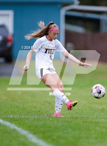 Thumbnail 1 in Bishop Grimes vs Tully photogallery.