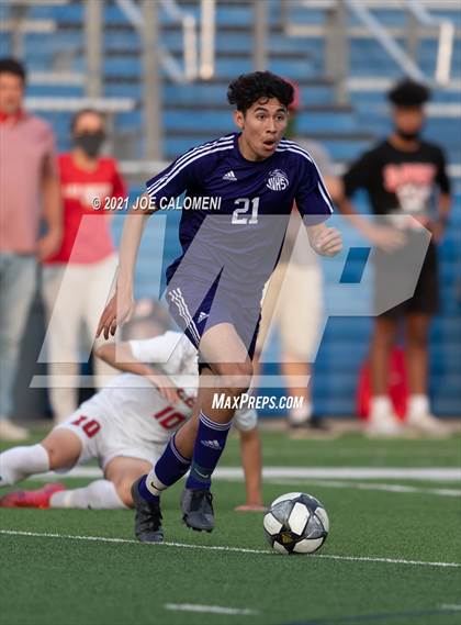 Thumbnail 3 in Lee [Robert E.] vs Jersey Village (UIL 6A State Semifinal) photogallery.
